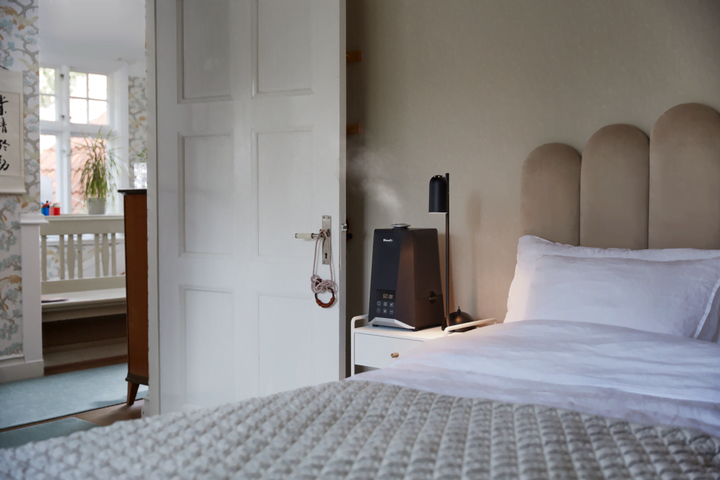 High-capacity humidifier WHU600 in residential living room