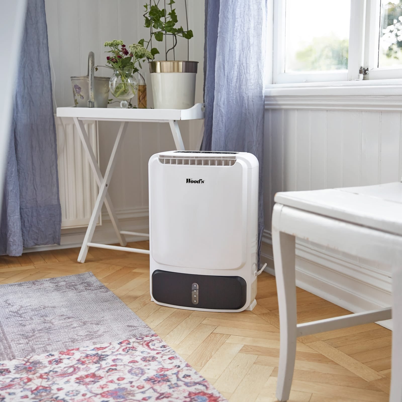 Wood's WDD80 Swedish dehumidifier reducing condensation and dampness indoors